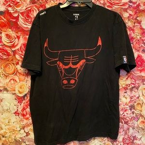5/$25 Bulls T-shirt size Medium